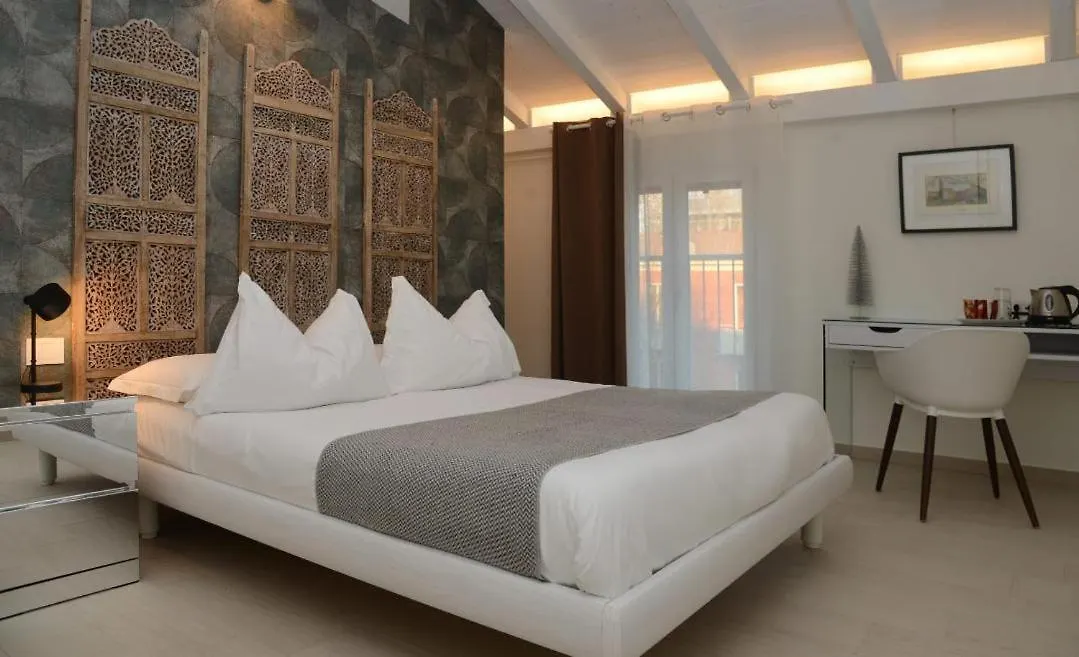 Rooms,Reggio Affittacamere Con Bagno Privato, Tv, Clima , Wi-Fi 雷焦艾米利亚 招待所