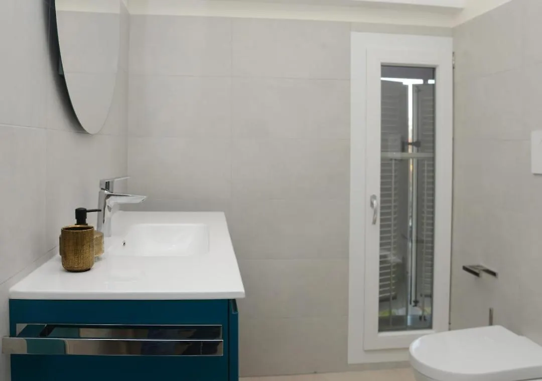 Rooms,Reggio Affittacamere Con Bagno Privato, Tv, Clima , Wi-Fi 雷焦艾米利亚 0*,  意大利